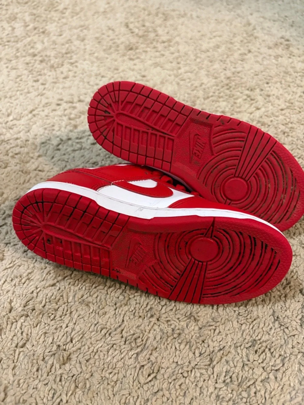 Nike Kids Low-Top Sneakers in Red and White - Picture 4 of 4